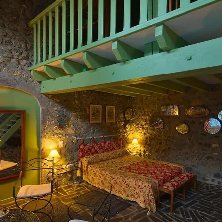 La Cour Carree Hotel Perrier