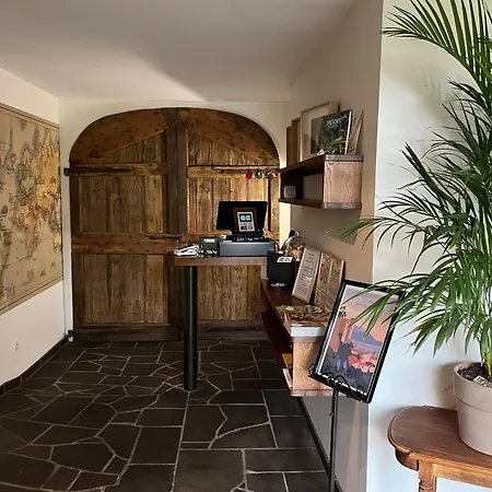 Hotel La Cour Carree