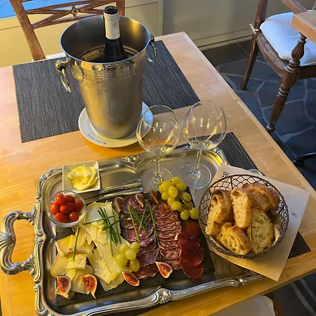La Cour Carree Hotel